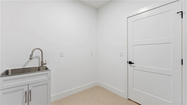 Building Photo - 208 Indian Hills Trail