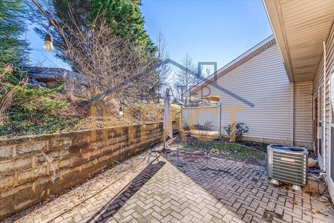 Building Photo - 810 Klondike Way