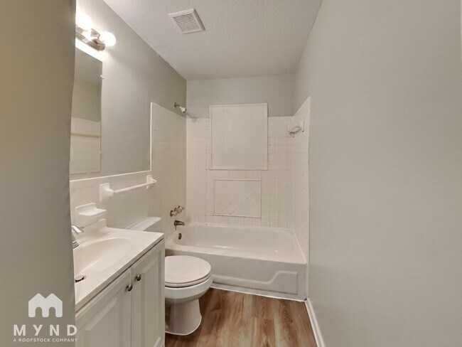 Building Photo - 6575 Ridgewood Rd