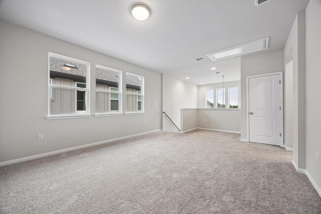 Building Photo - 320 Creek Rd