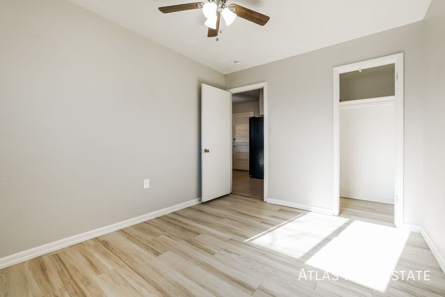 Building Photo - 881 E Egbert St