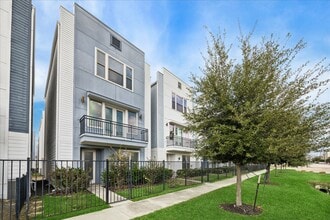 Building Photo - 2612 Bastrop St