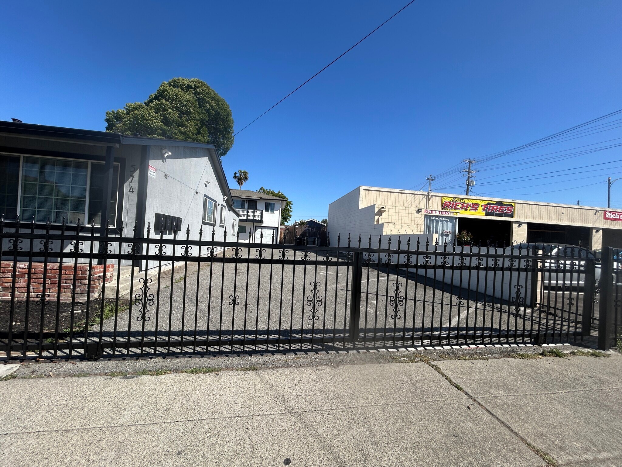 Building Photo - 574 W Hedding St