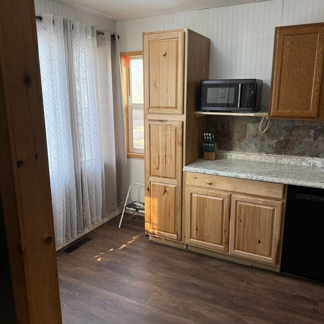 Building Photo - Fully Furnished Spacious 3 Bed 2 Bath, Pet Friendly Home in Orchard Mesa All Utilities Included!