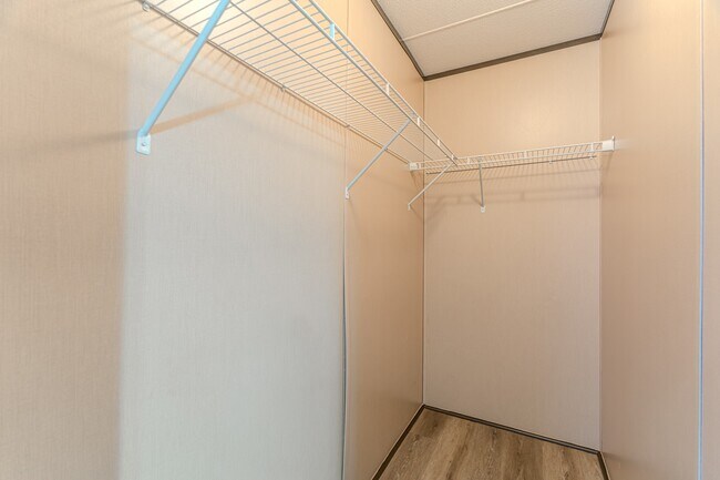 Building Photo - 13154 S Lee Shore Dr