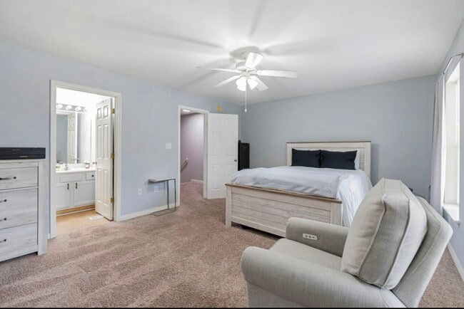 Building Photo - 17 Shell Ave SE