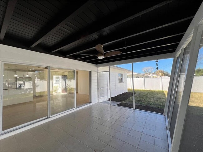 Building Photo - 2502 Tropical Shores Dr SE