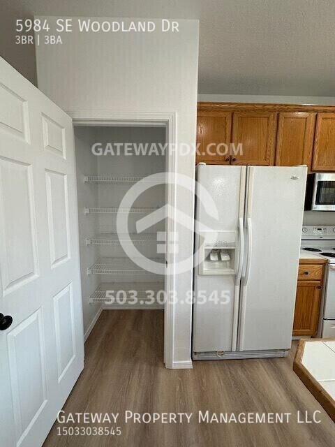 Building Photo - 5984 SE Woodland Dr