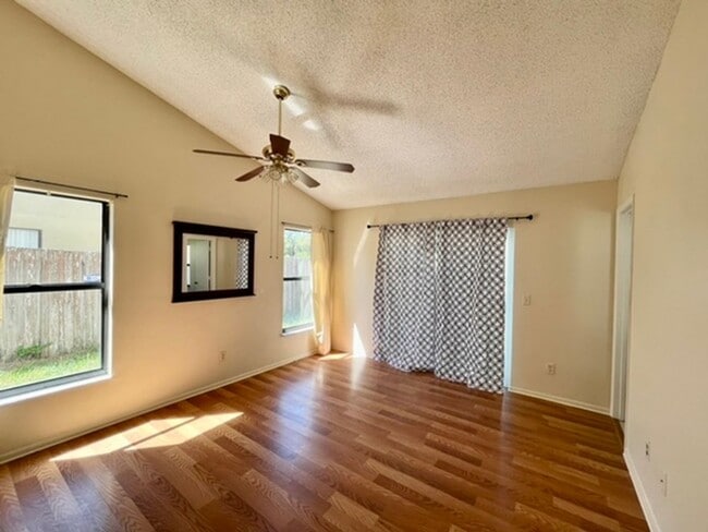 Building Photo - Orlando - 4 Bedroom, 2 Bathroom - $2550.00