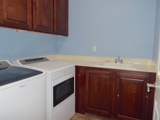 Building Photo - Stylish Summerlin Townhome with Private Co...