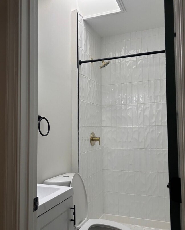 Building Photo - Newly Renovated 4BR Home in East Baltimore – Perfect for Families or Professionals!