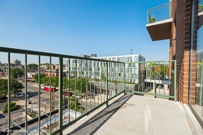 Building Photo - 3631 N Halsted St