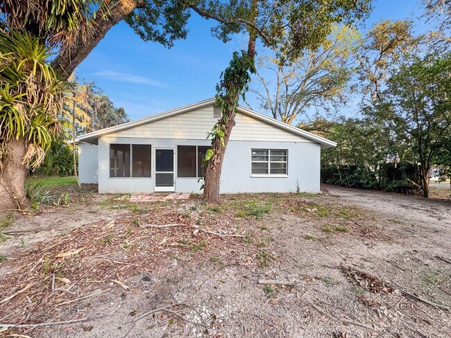 Building Photo - Coming Soon! 3 BR/2BA | Newly Renovated Single Family Home | Large Covered Back Patio| In Valrico!