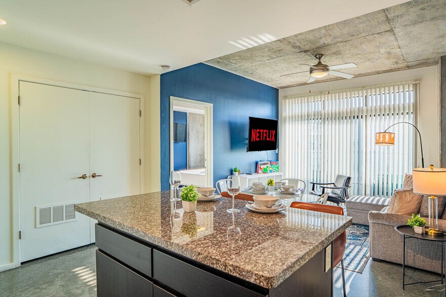 Building Photo - 333 E Roosevelt St