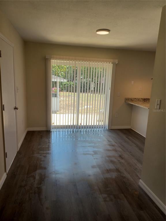 Building Photo - 306 W Primrose Ln