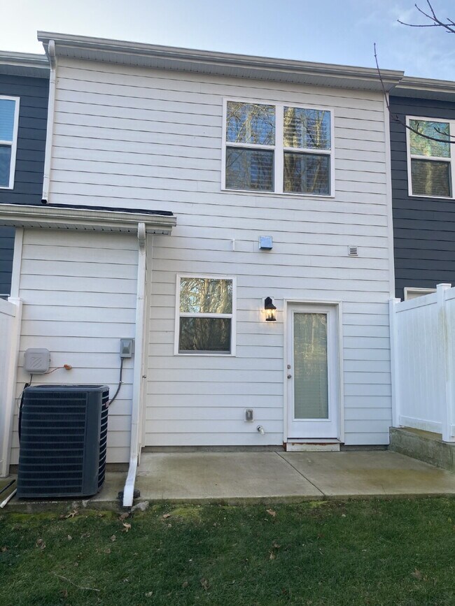 Building Photo - FULLY FURNISHED Home in Hermatige