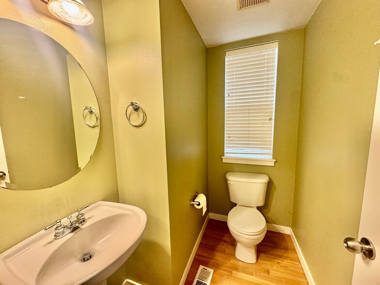 Building Photo - Sammamish Home.....