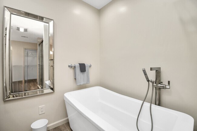 Building Photo - 9632 Bayou Brook St