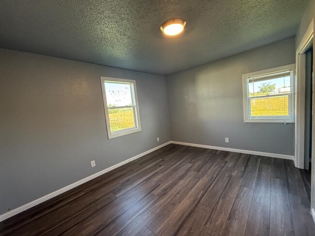 Building Photo - 720 Box Elder Rd W