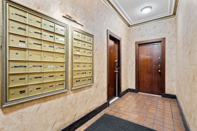 Building Photo - 1945 Commonwealth Ave