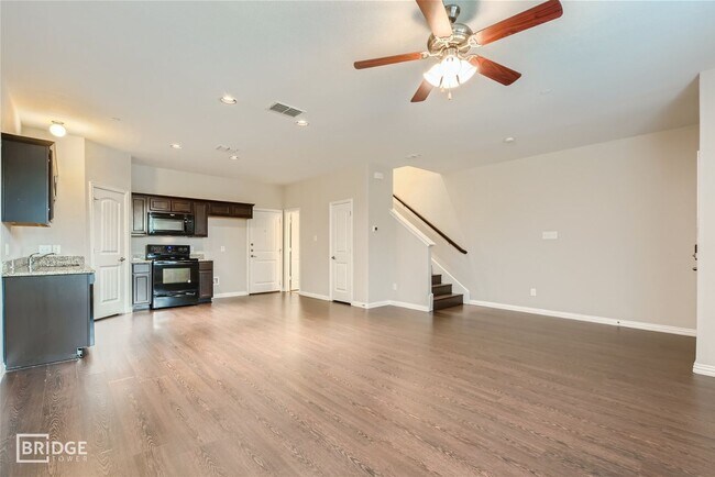 Building Photo - 1313 Lakecrest Ln