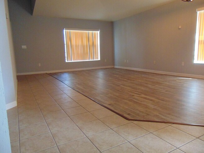 Building Photo - Cypress Reserve 4 Bedroom-Kissimmee