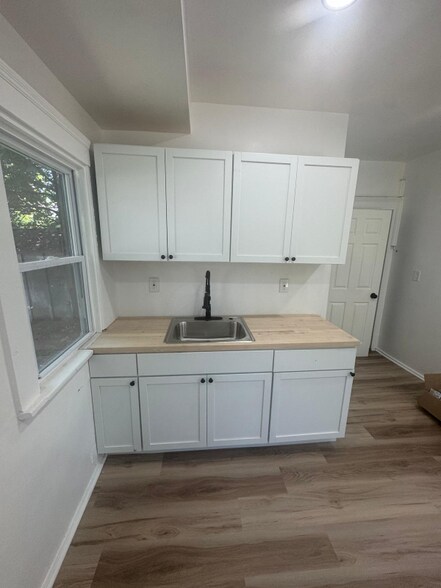 Building Photo - 3202 Bradwell Ave