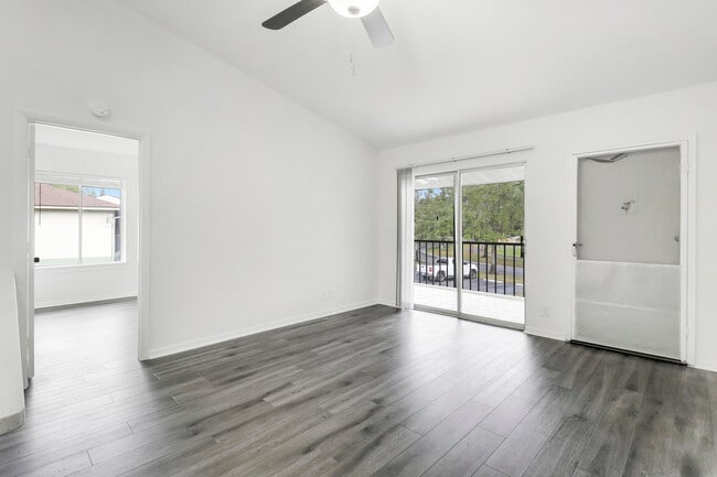 Building Photo - 6392 Chasewood Dr