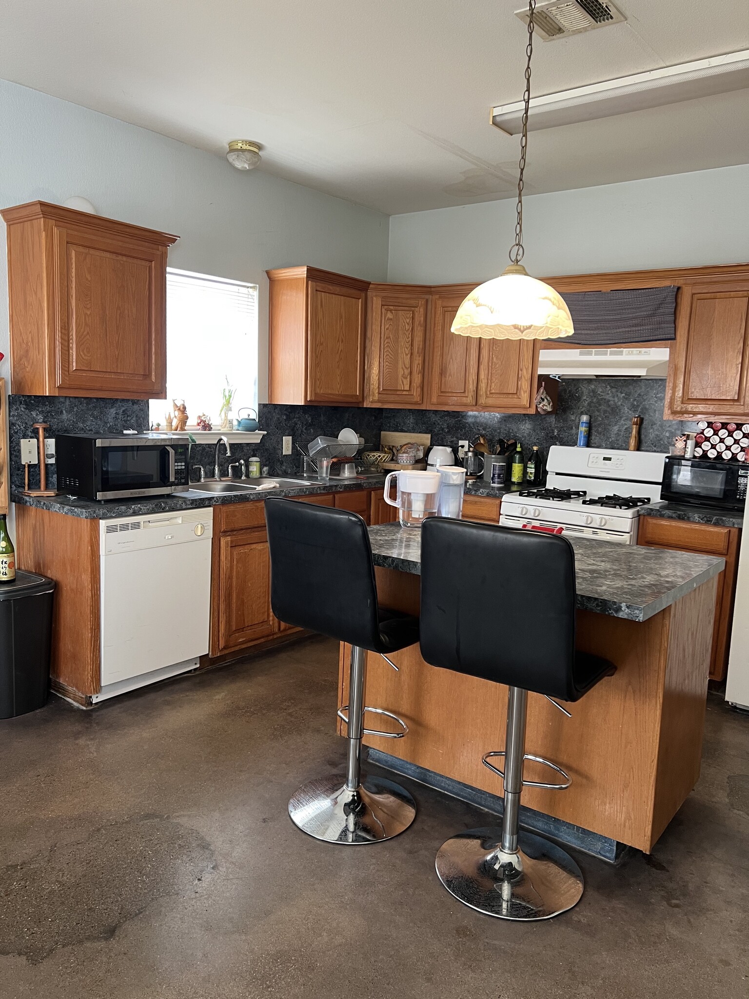 Building Photo - 1701 J J Seabrook Dr