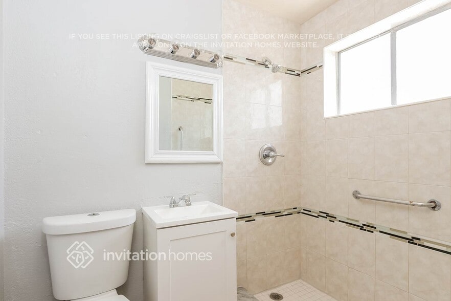 Building Photo - 2150 Bonnie Dr