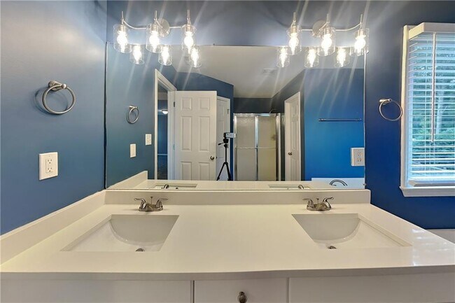 Building Photo - 327 Laurel Glen Crossing