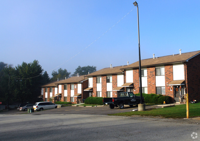 Primary Photo - Village Green Apartments