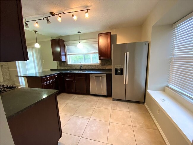 Building Photo - 302 El Toro Ln