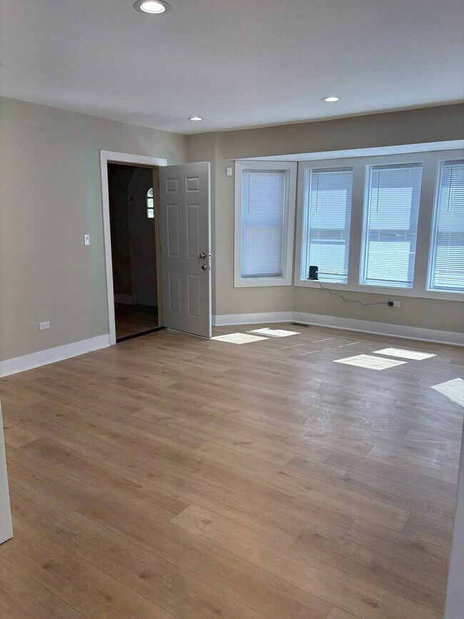 Building Photo - JS LLC
