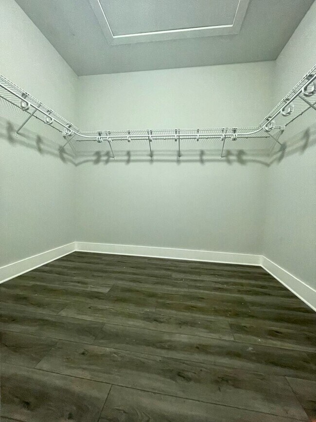Building Photo - **MOVE IN SPECIAL-$500 OFF 1ST MONTH’S REN...