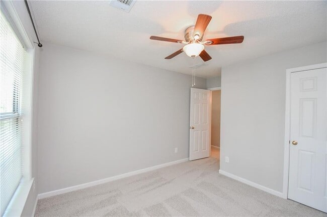 Building Photo - 11765 Carriage Park Ln