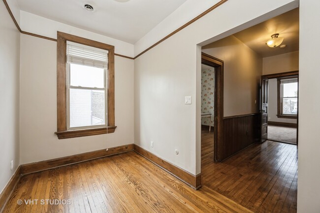 Building Photo - 3216 W North Ave