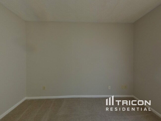 Building Photo - 955 Willow Run