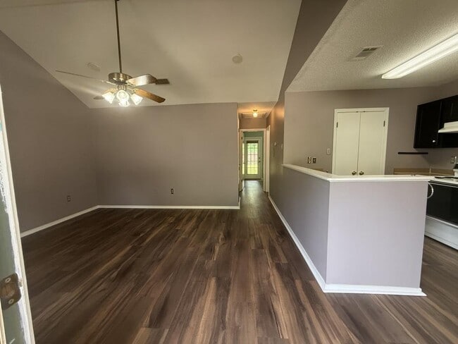 Building Photo - 1745 James Buchanan Dr