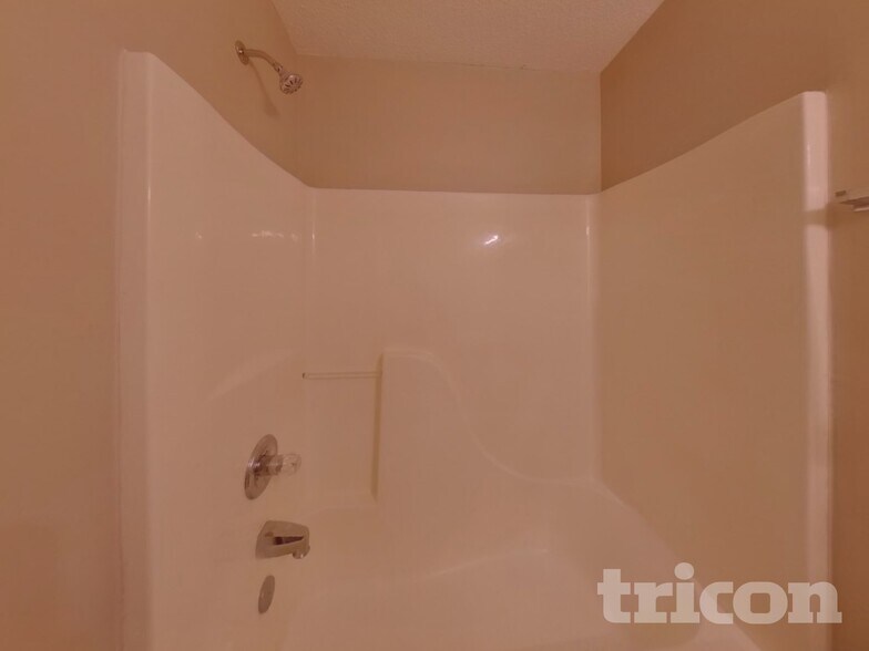 Building Photo - 3 Sonny Ct