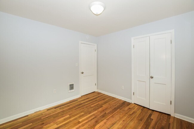 Building Photo - 2112 NE Couch St
