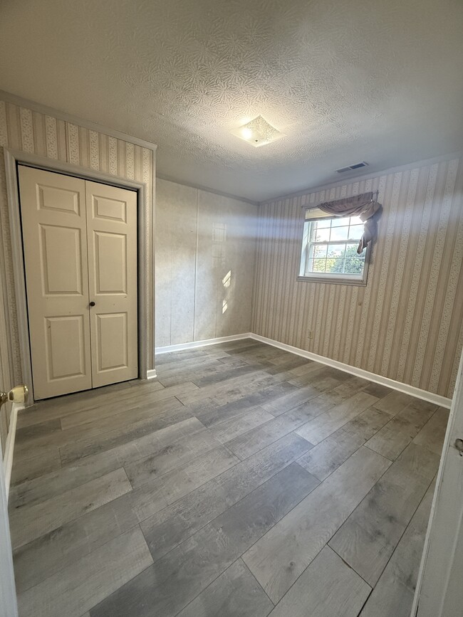 Building Photo - 2 Bedrooms House, Rockingham County