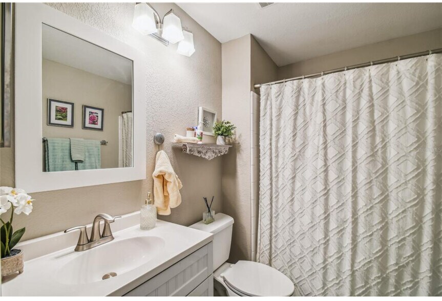 Building Photo - 628 Arbor Lake Ln