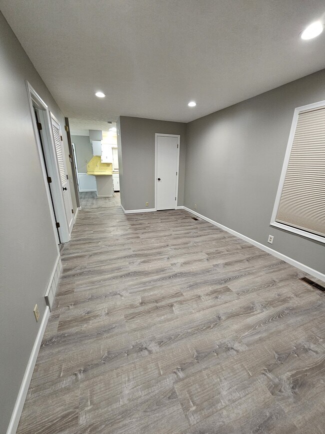 Building Photo - 5604 S 79th St