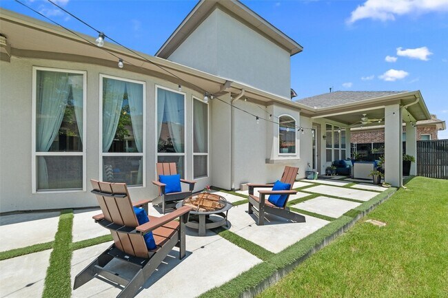 Building Photo - 13401 Mardi Gras Ln