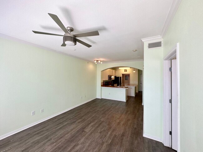 Building Photo - 2/2 Condo Near UT!
