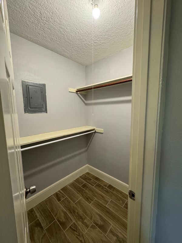 Building Photo - 7240 Kings Dr