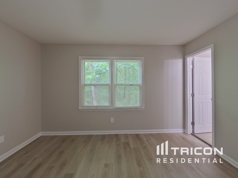 Building Photo - 160 Elberta Dr