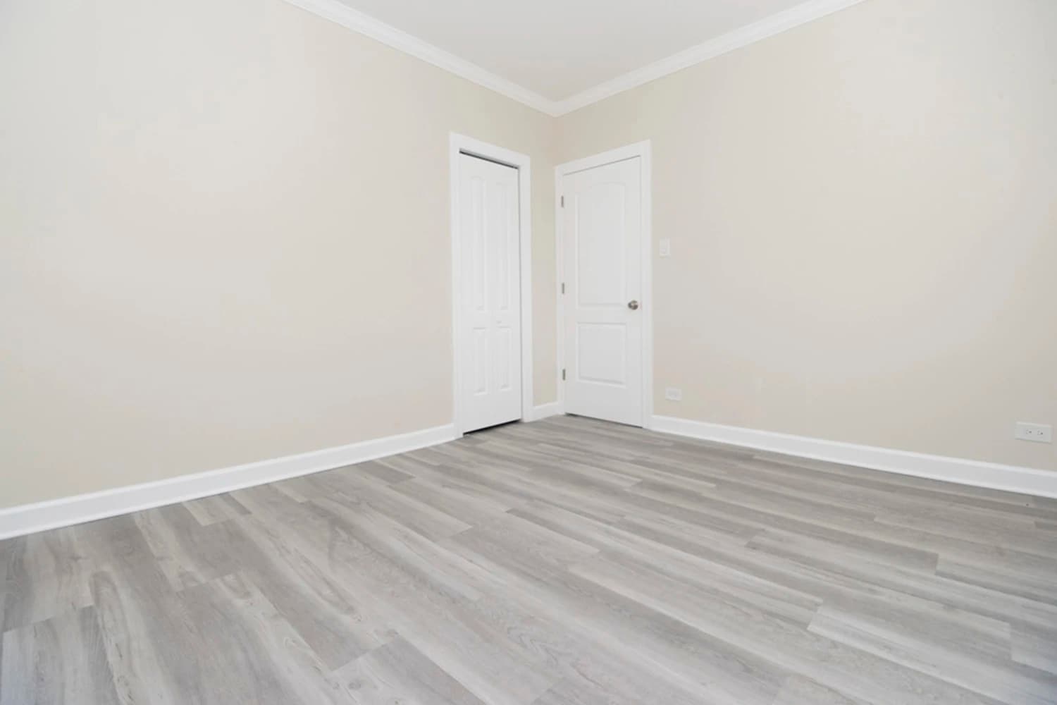 Building Photo - 648 W Roscoe St