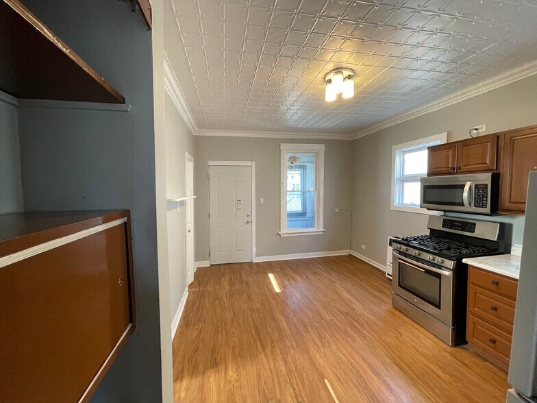 Building Photo - 2733 N Ridgeway Ave